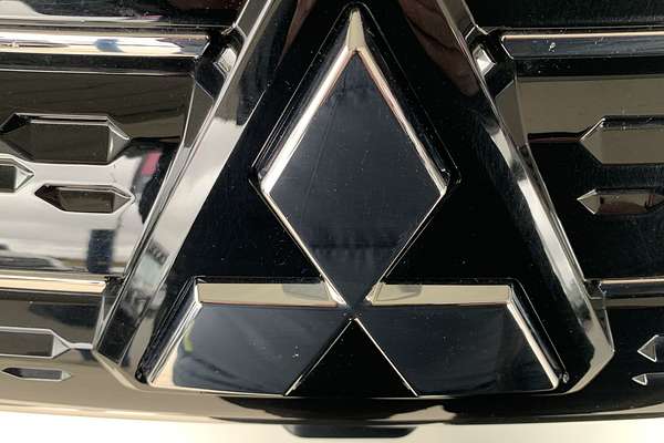 2023 Mitsubishi Outlander ES ZM