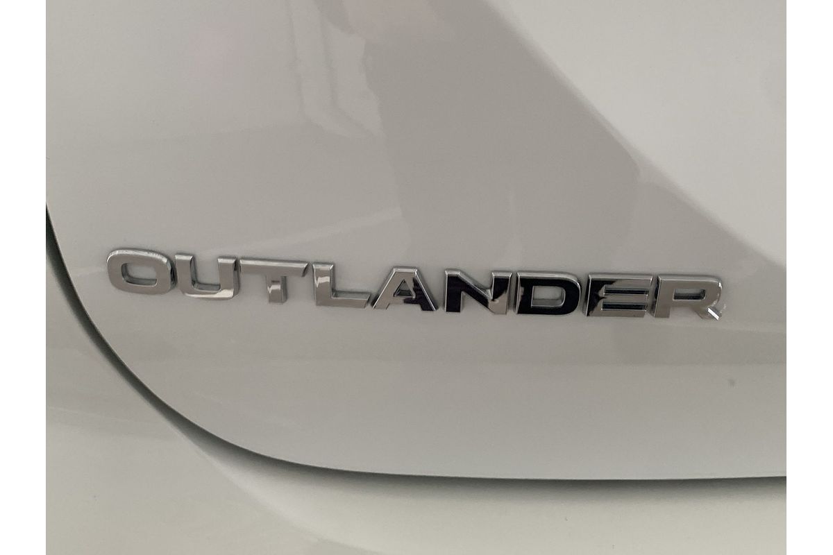 2023 Mitsubishi Outlander ES ZM