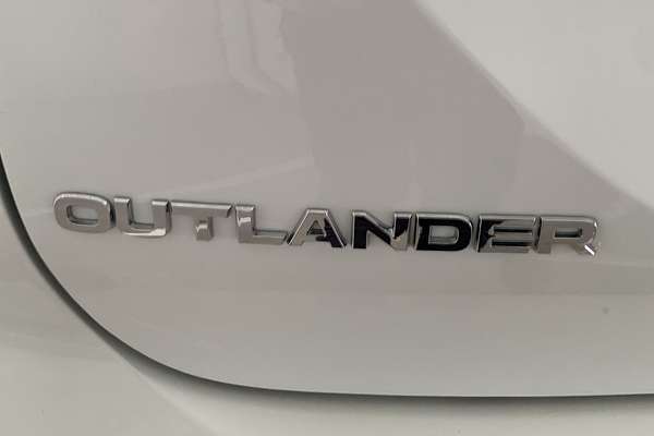 2023 Mitsubishi Outlander ES ZM