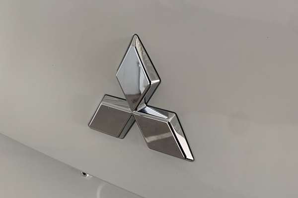 2023 Mitsubishi Outlander ES ZM