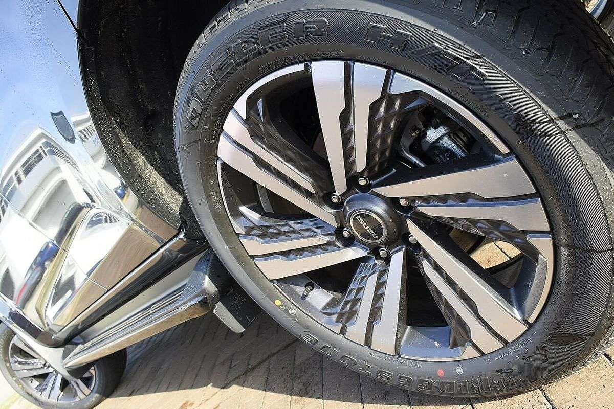 2025 Isuzu MU-X LS-T