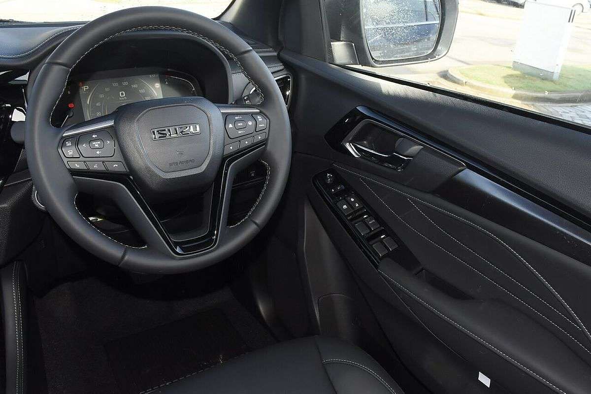 2025 Isuzu MU-X LS-T