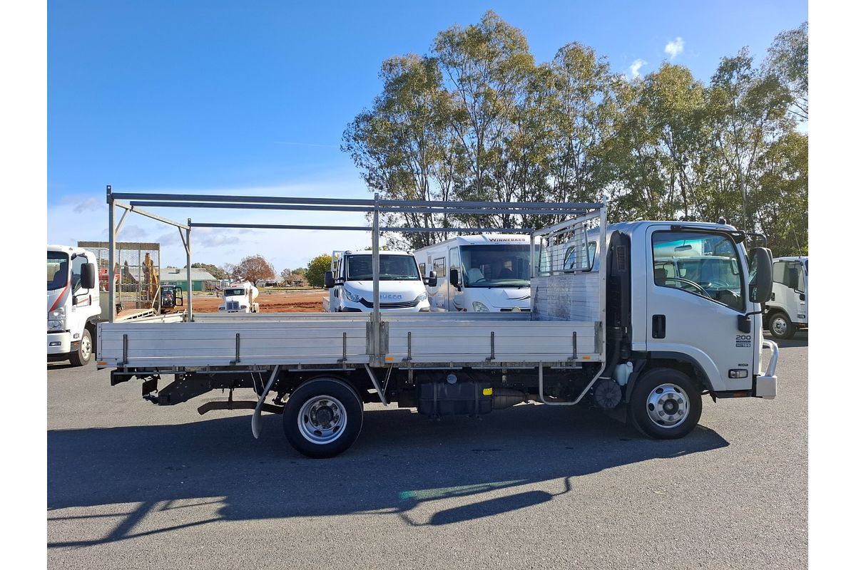 2014 Isuzu N Series NPR 200/275 Premium 4x2