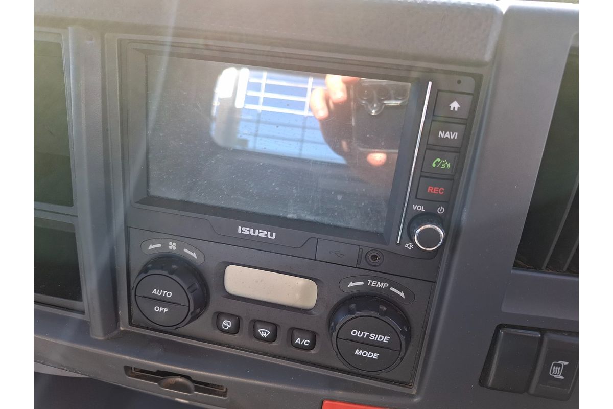 2014 Isuzu N Series NPR 200/275 Premium 4x2