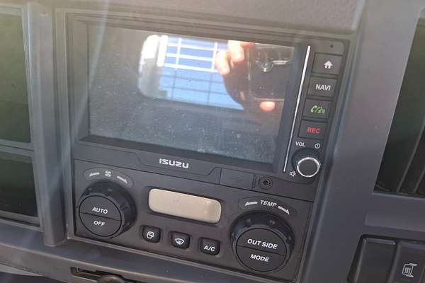 2014 Isuzu N Series NPR 200/275 Premium 4x2