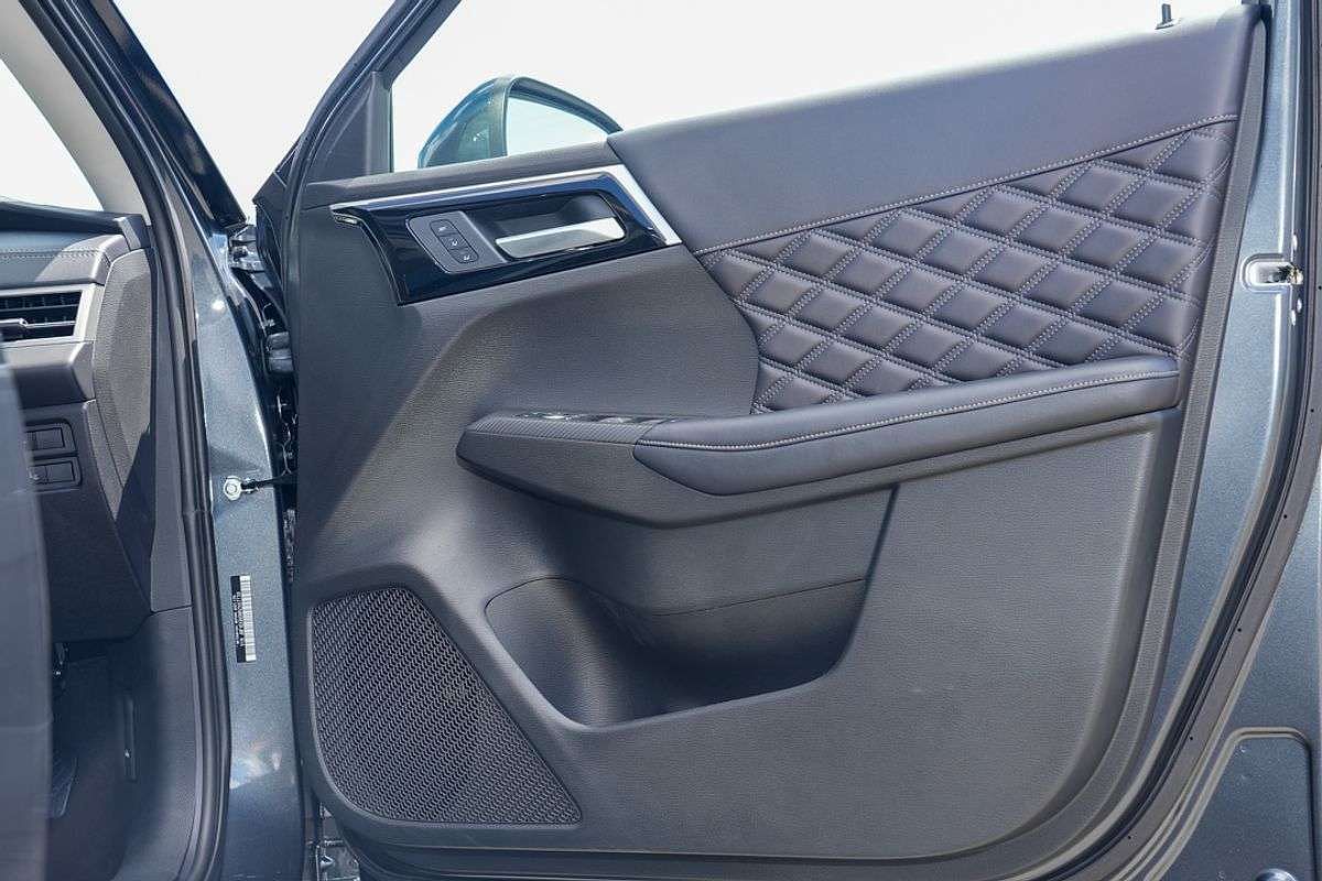 2025 Mitsubishi Outlander PHEV Exceed ZM
