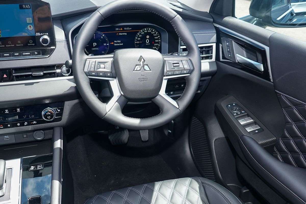 2025 Mitsubishi Outlander PHEV Exceed ZM