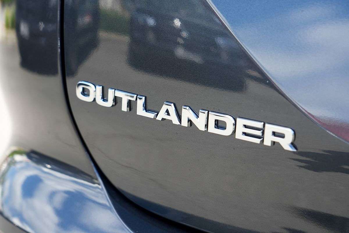 2025 Mitsubishi Outlander PHEV Exceed ZM