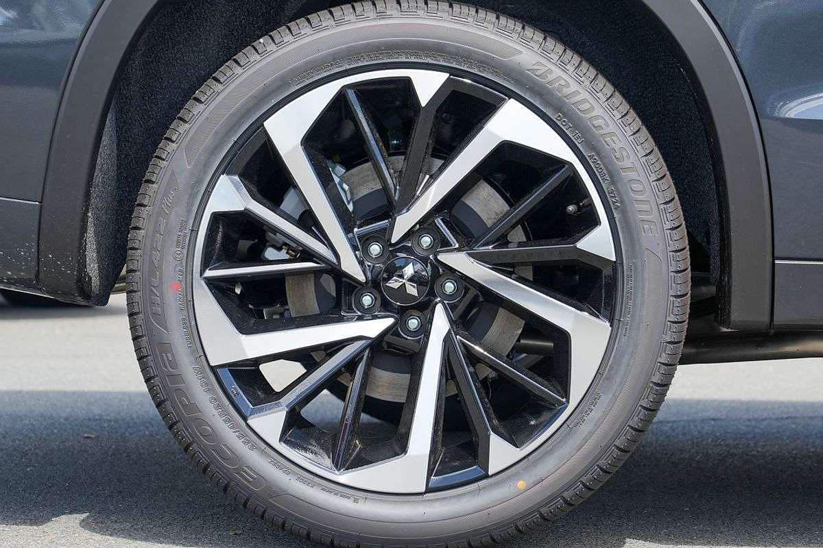 2025 Mitsubishi Outlander PHEV Exceed ZM