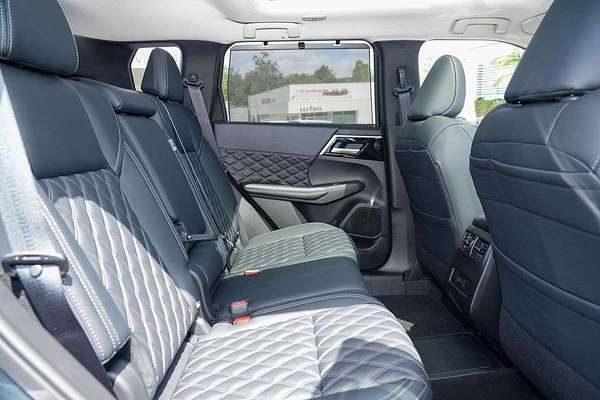 2025 Mitsubishi Outlander PHEV Exceed ZM