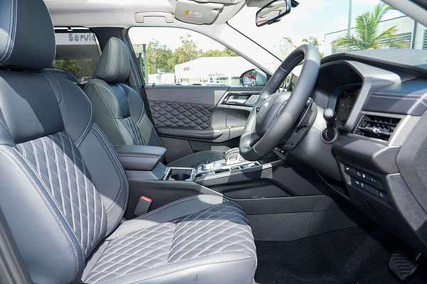 2025 Mitsubishi Outlander PHEV Exceed ZM