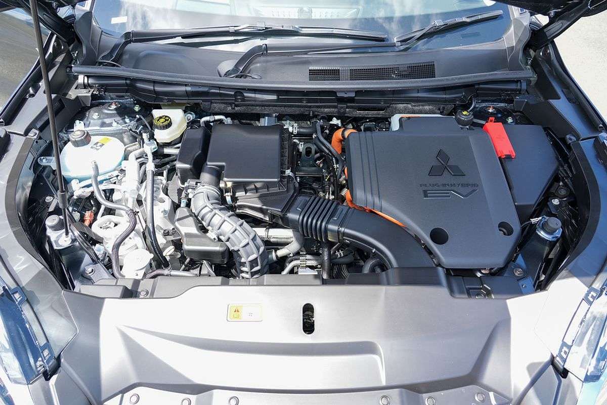 2025 Mitsubishi Outlander PHEV Exceed ZM