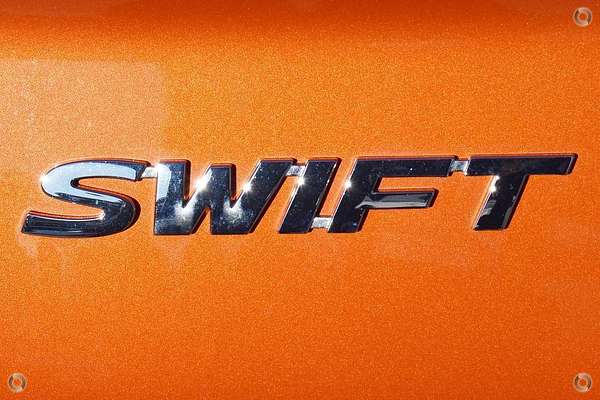 2025 Suzuki Swift Hybrid GLX UZ