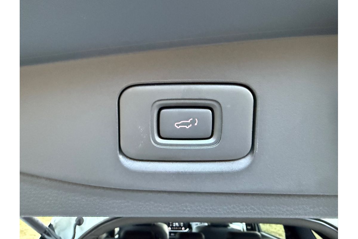 2025 Isuzu MU-X LS-T