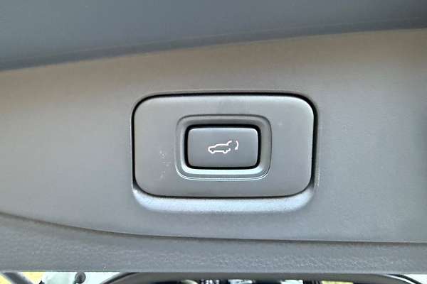 2025 Isuzu MU-X LS-T