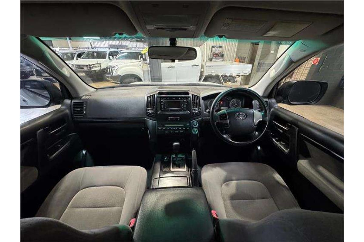 2010 Toyota Landcruiser GXL UZJ200R