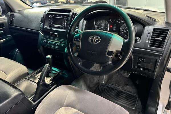 2010 Toyota Landcruiser GXL UZJ200R