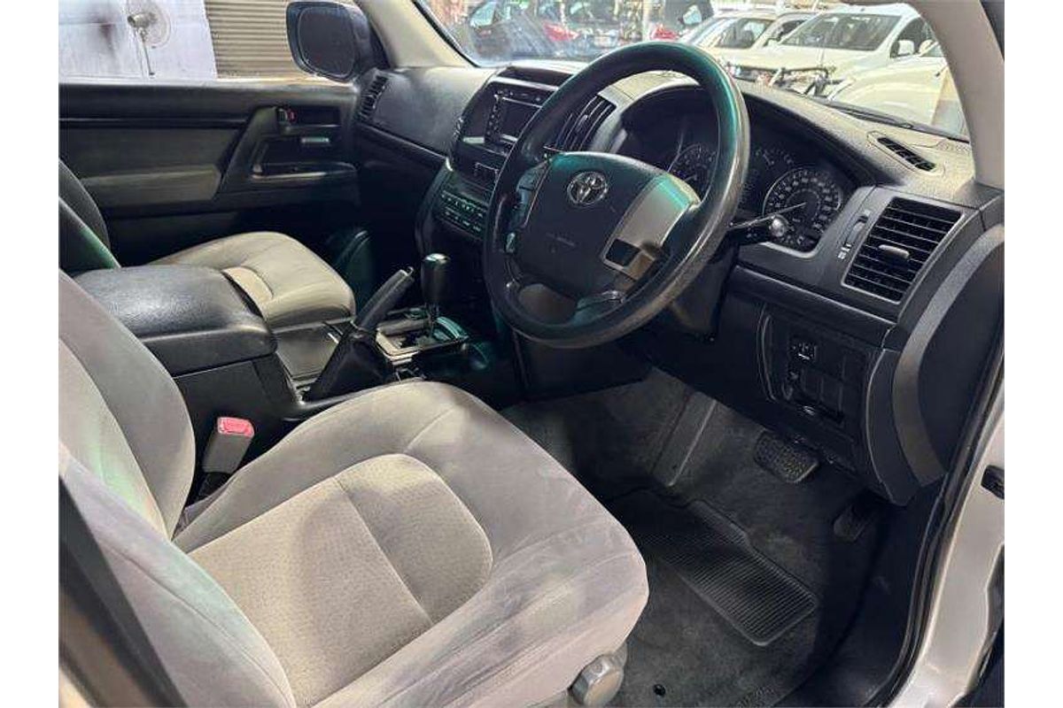 2010 Toyota Landcruiser GXL UZJ200R