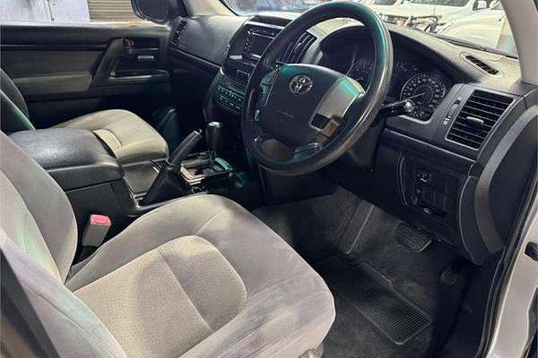 2010 Toyota Landcruiser GXL UZJ200R