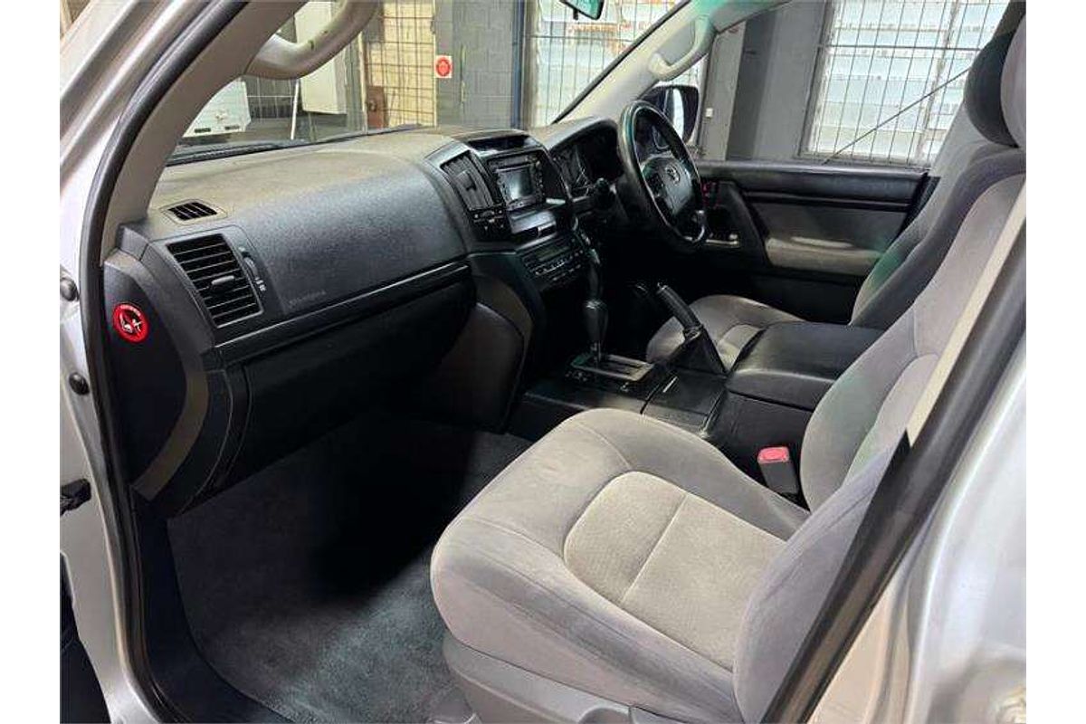 2010 Toyota Landcruiser GXL UZJ200R