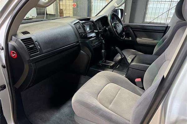 2010 Toyota Landcruiser GXL UZJ200R