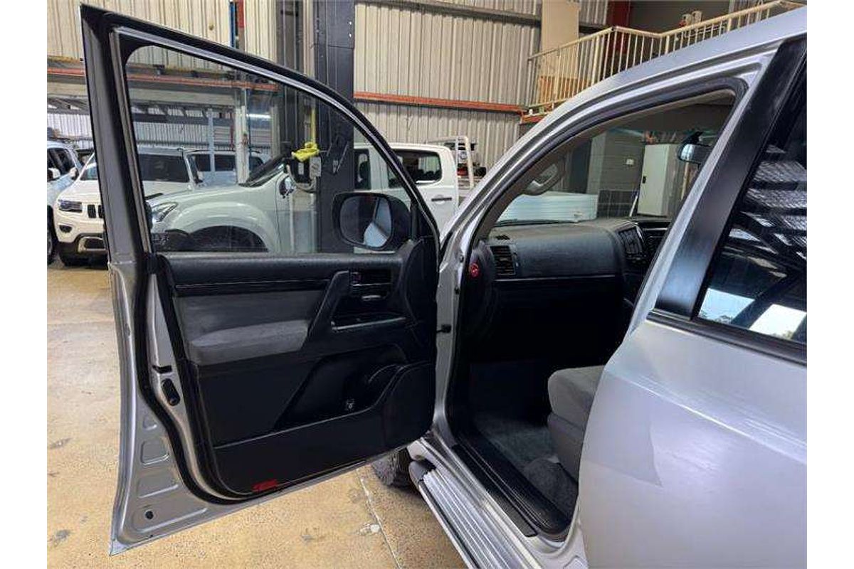 2010 Toyota Landcruiser GXL UZJ200R