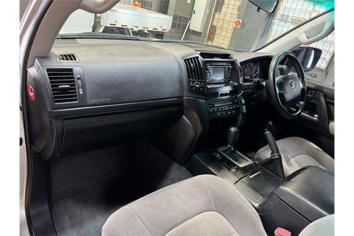 2010 Toyota Landcruiser GXL UZJ200R