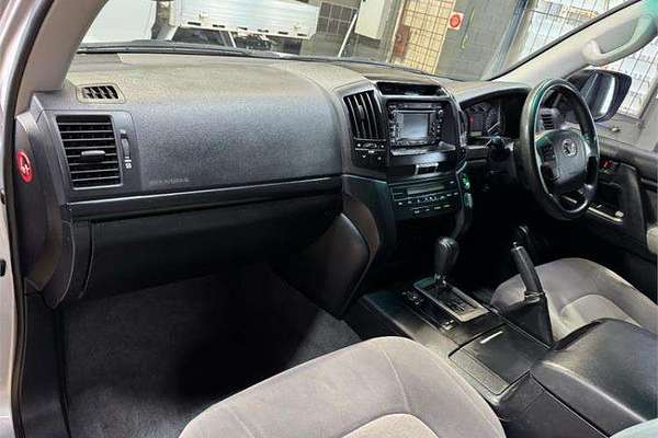 2010 Toyota Landcruiser GXL UZJ200R