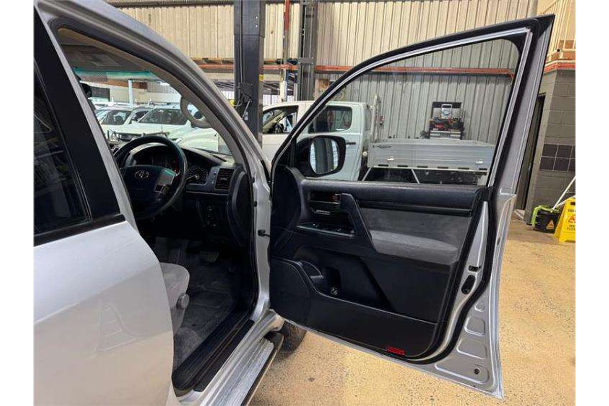 2010 Toyota Landcruiser GXL UZJ200R