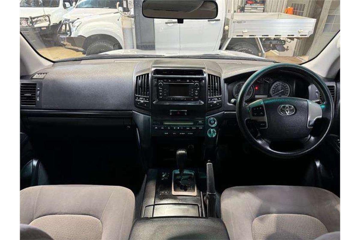 2010 Toyota Landcruiser GXL UZJ200R