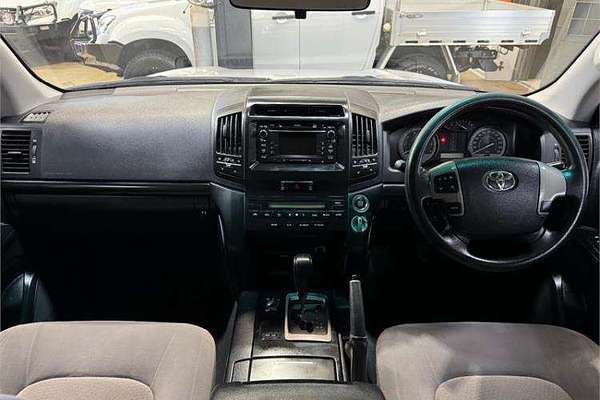 2010 Toyota Landcruiser GXL UZJ200R