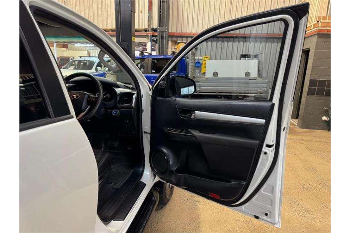 2017 Toyota Hilux SR5 GUN126R 4X4