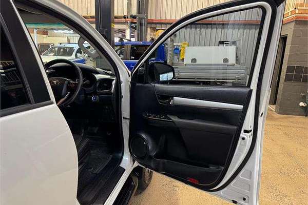 2017 Toyota Hilux SR5 GUN126R 4X4