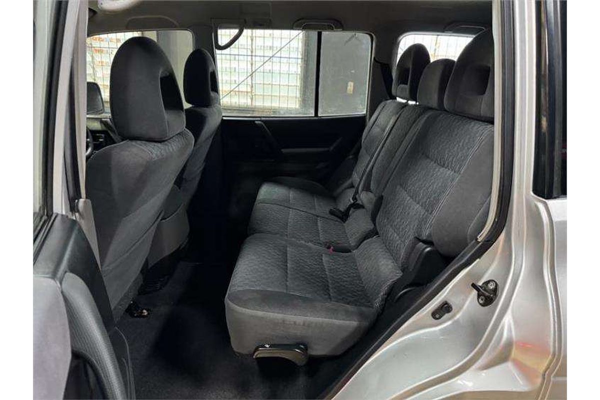 2003 Mitsubishi Pajero GLX NP