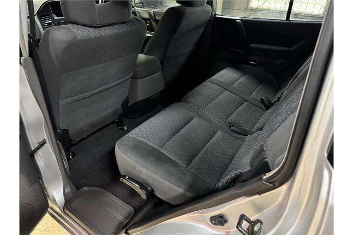 2003 Mitsubishi Pajero GLX NP