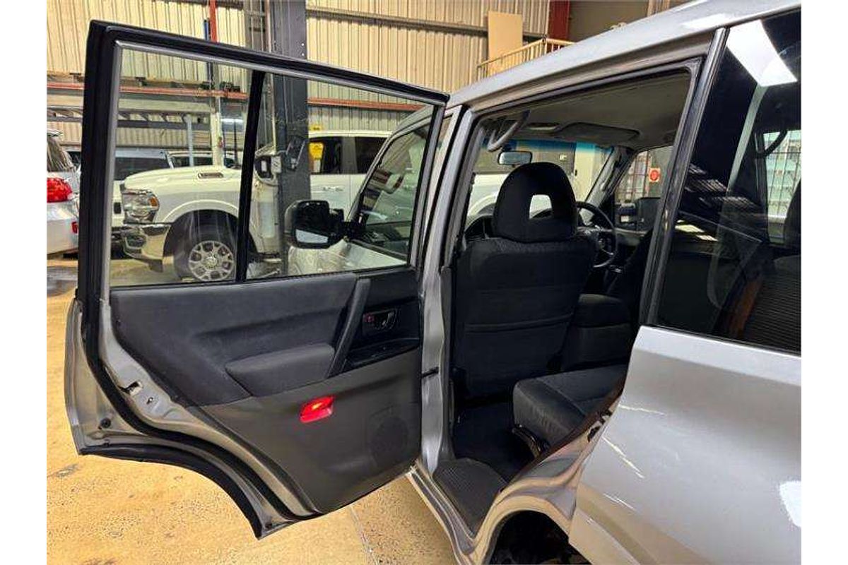 2003 Mitsubishi Pajero GLX NP