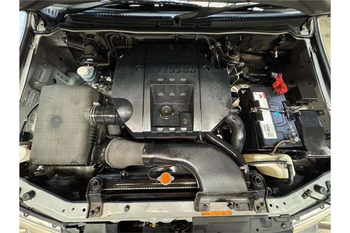 2003 Mitsubishi Pajero GLX NP