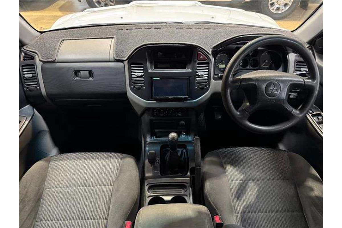 2003 Mitsubishi Pajero GLX NP