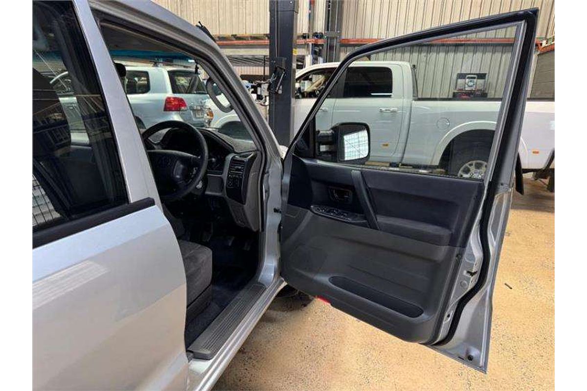 2003 Mitsubishi Pajero GLX NP