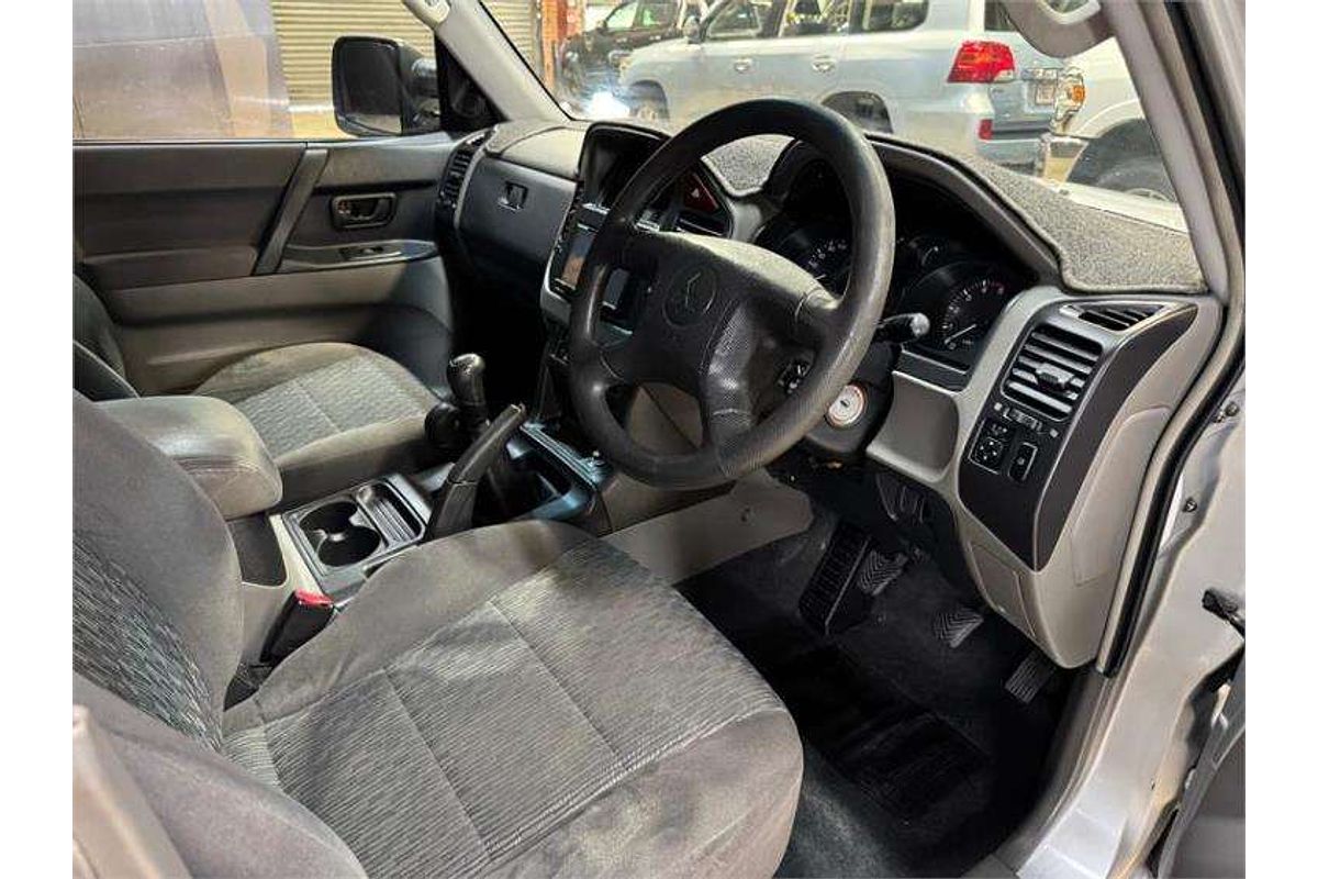 2003 Mitsubishi Pajero GLX NP