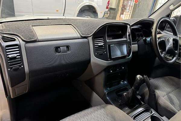 2003 Mitsubishi Pajero GLX NP