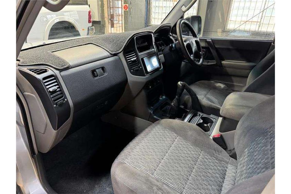 2003 Mitsubishi Pajero GLX NP