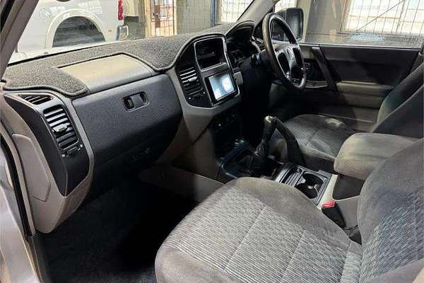 2003 Mitsubishi Pajero GLX NP