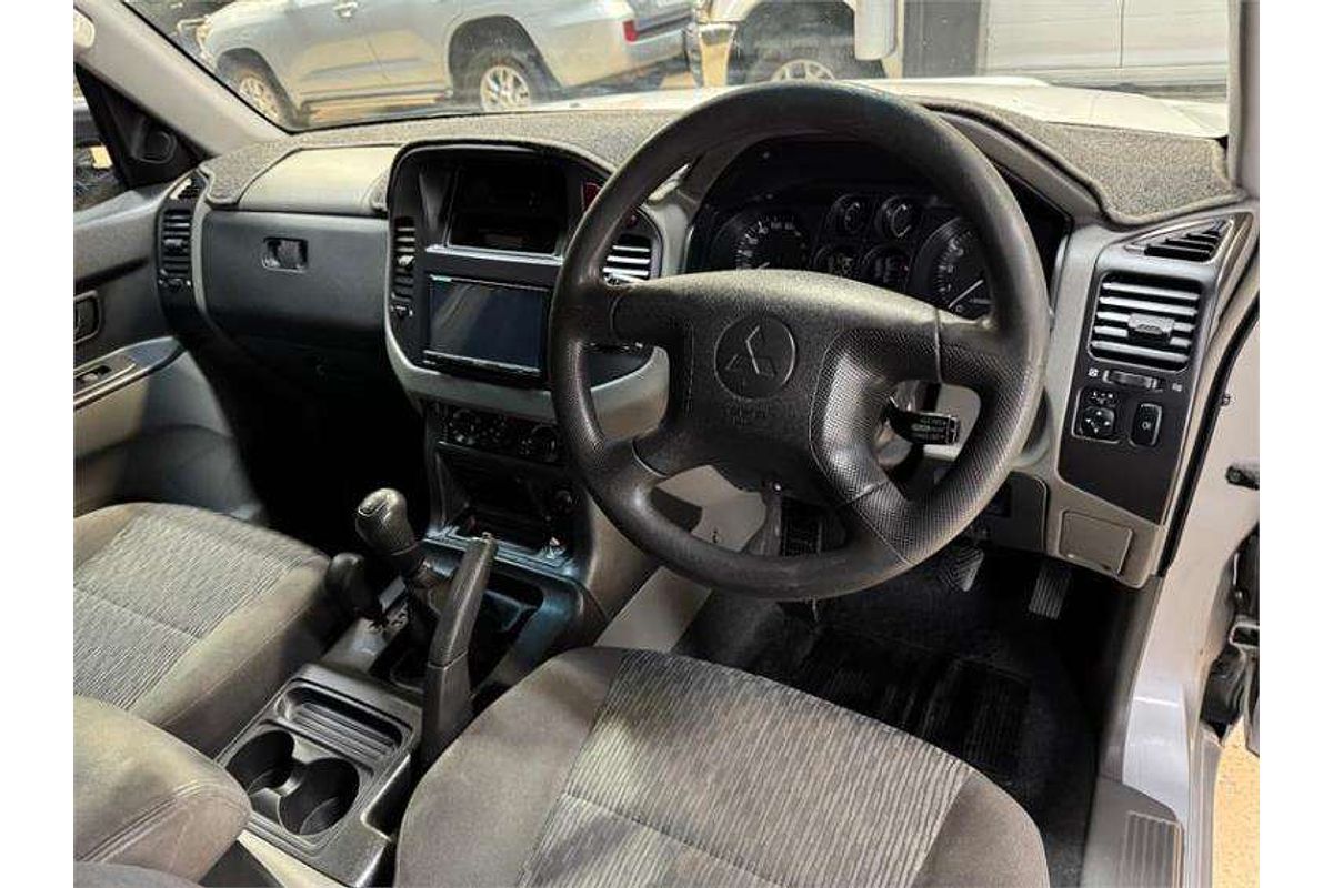 2003 Mitsubishi Pajero GLX NP