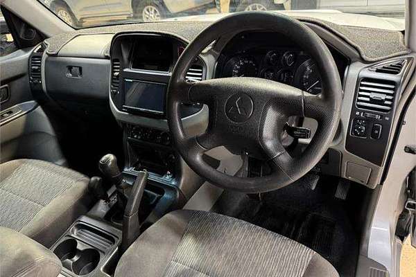 2003 Mitsubishi Pajero GLX NP