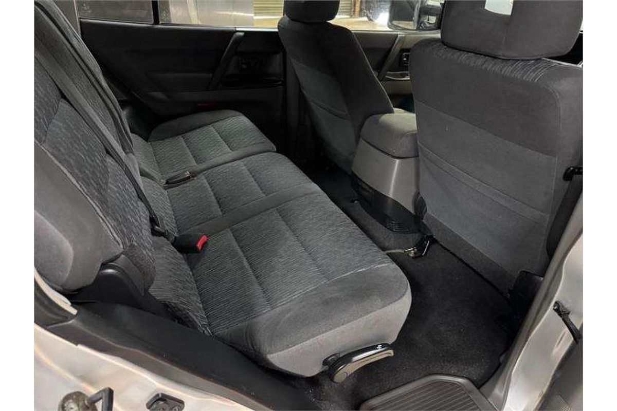 2003 Mitsubishi Pajero GLX NP
