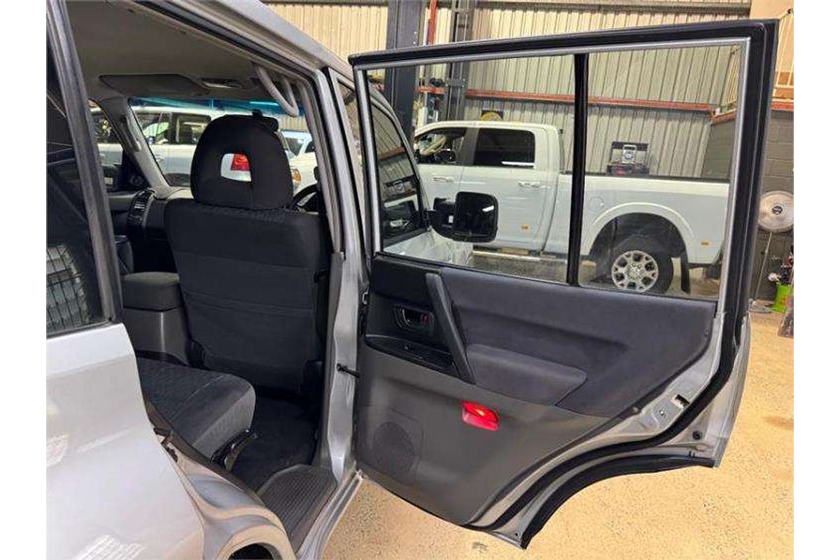 2003 Mitsubishi Pajero GLX NP