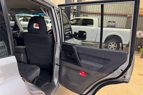 2003 Mitsubishi Pajero GLX NP