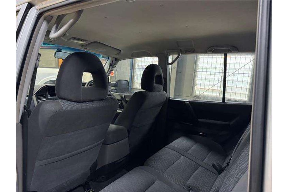 2003 Mitsubishi Pajero GLX NP