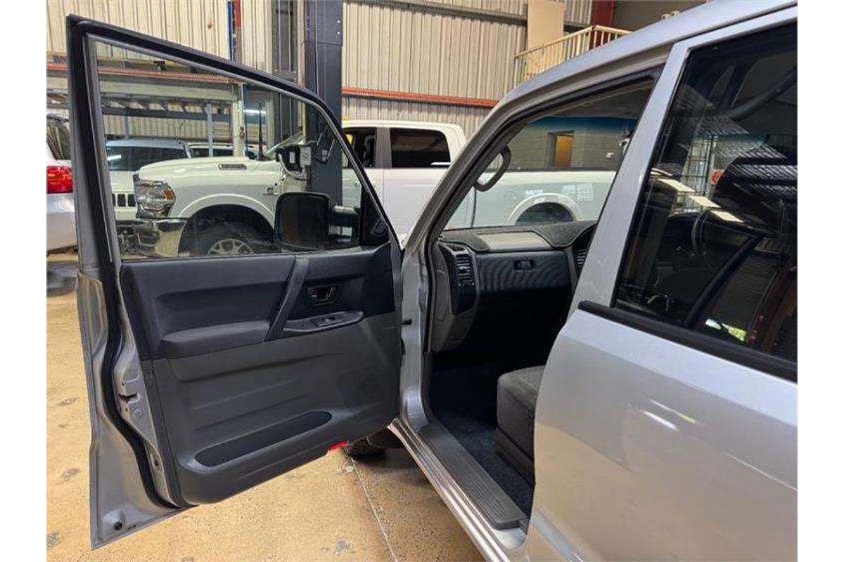 2003 Mitsubishi Pajero GLX NP